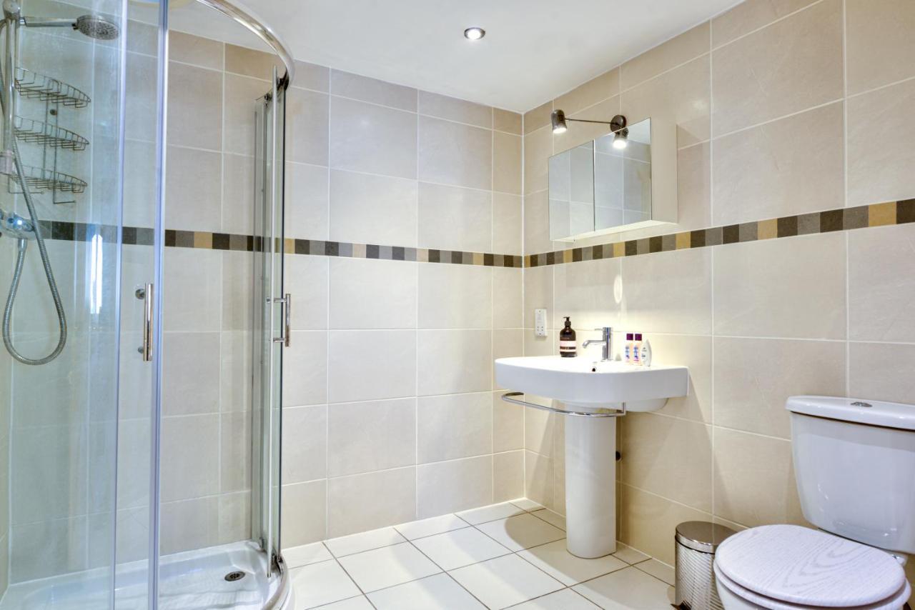 Central Studio Suite - Modern Stay With Free Wifi Stamford Exterior photo